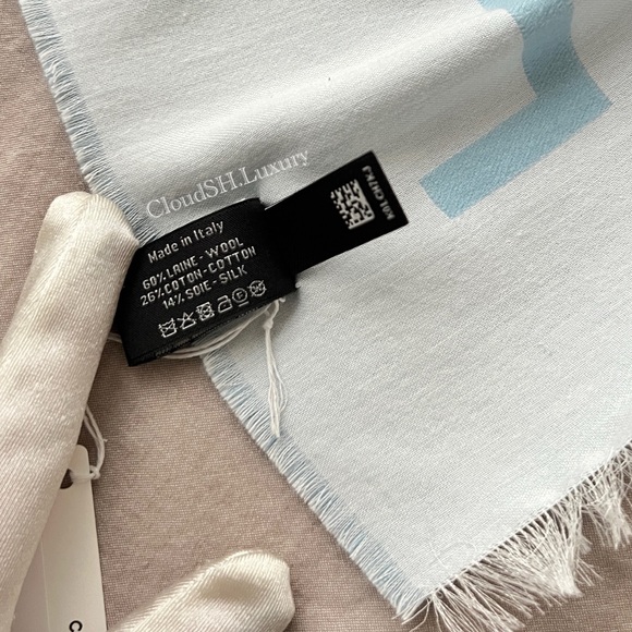 Auth BNIB Chanel CC Logo Wool Scarf Navy & Blue - Picture 6 of 6